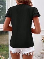 Camicia estiva da donna a maniche corte con bottoni frontali e scollo a V