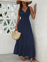 Abito estivo casual con scollo a V, orlo con volant e vita stretta