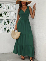 Abito estivo casual con scollo a V, orlo con volant e vita stretta