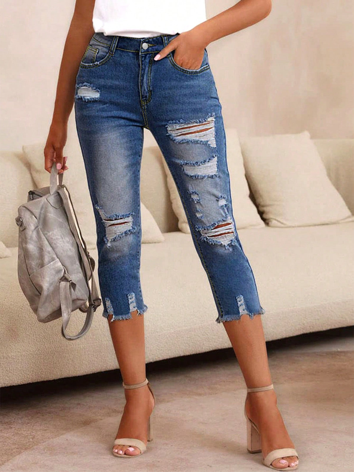 Pantaloni capri denim skinny strappati da donna