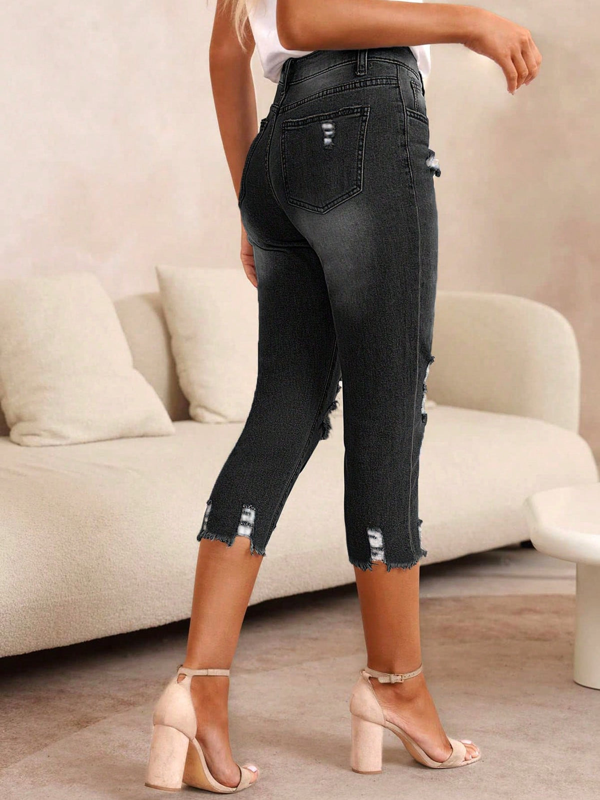 Pantaloni capri denim skinny strappati da donna