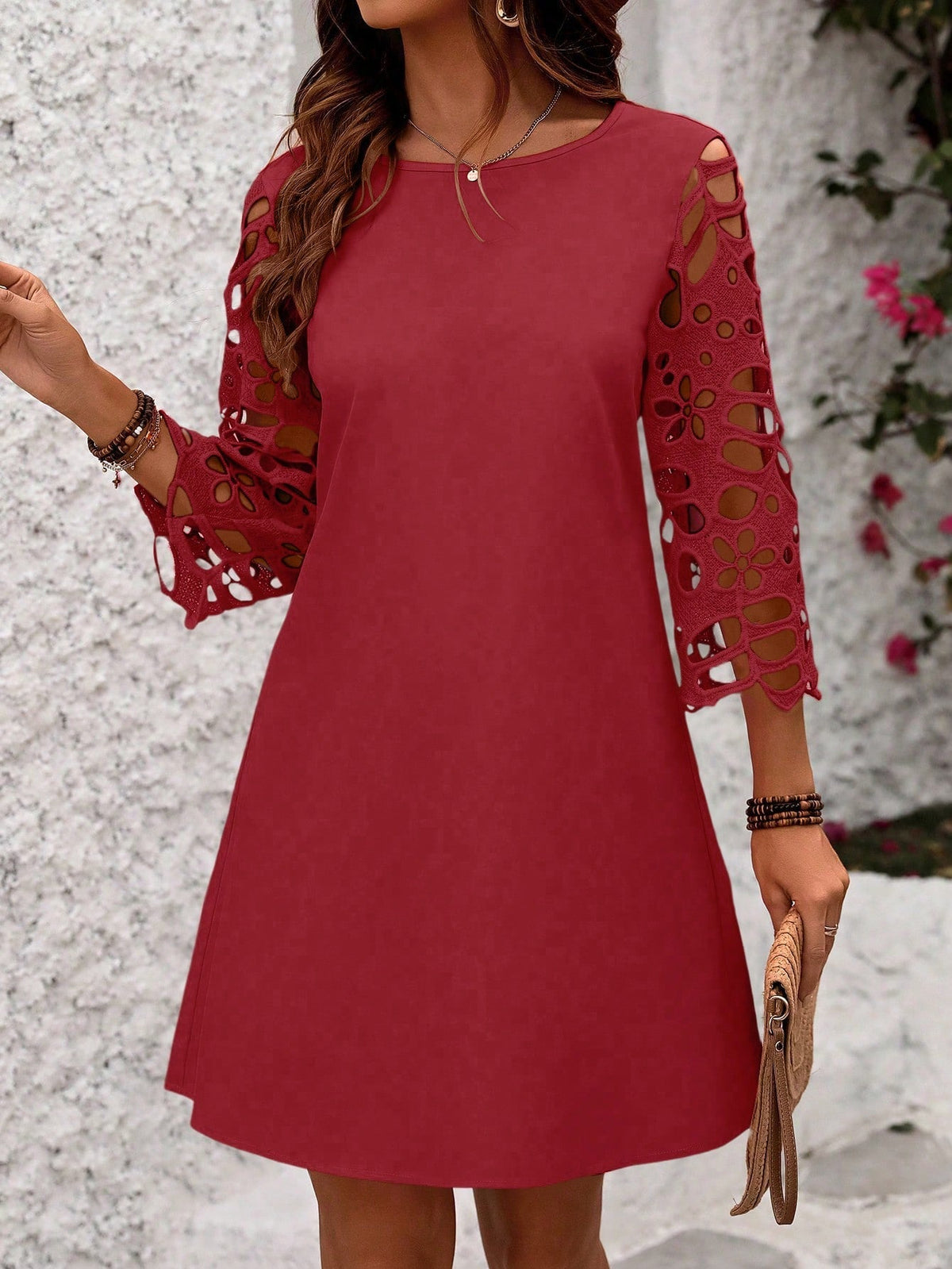 Abito estivo da vacanza con maniche in pizzo e tinta unita da donna