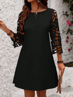 Abito estivo da vacanza con maniche in pizzo e tinta unita da donna