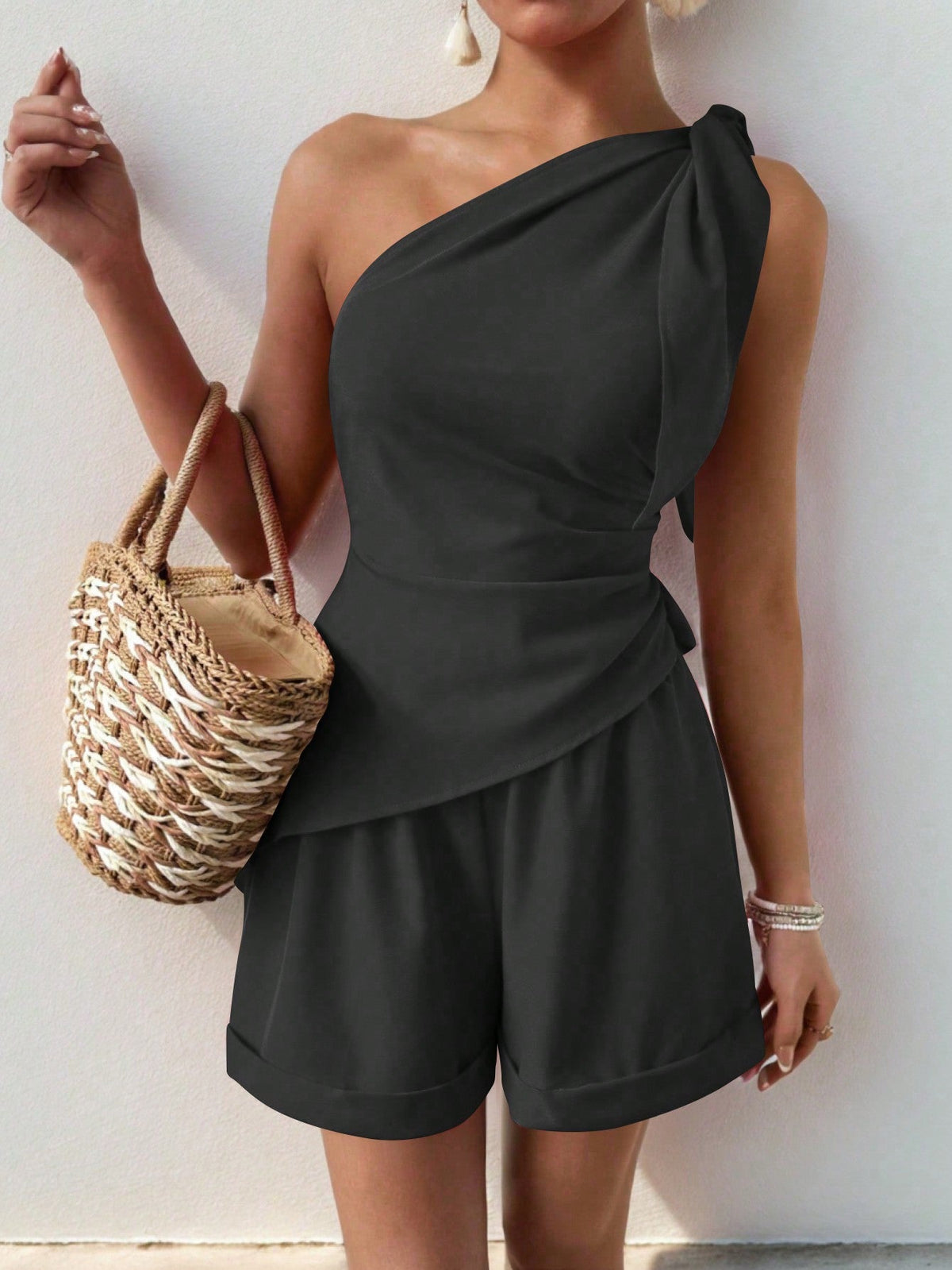 Maglia senza maniche asimmetrica monocolore e shorts abbinati per vacanza e tempo libero