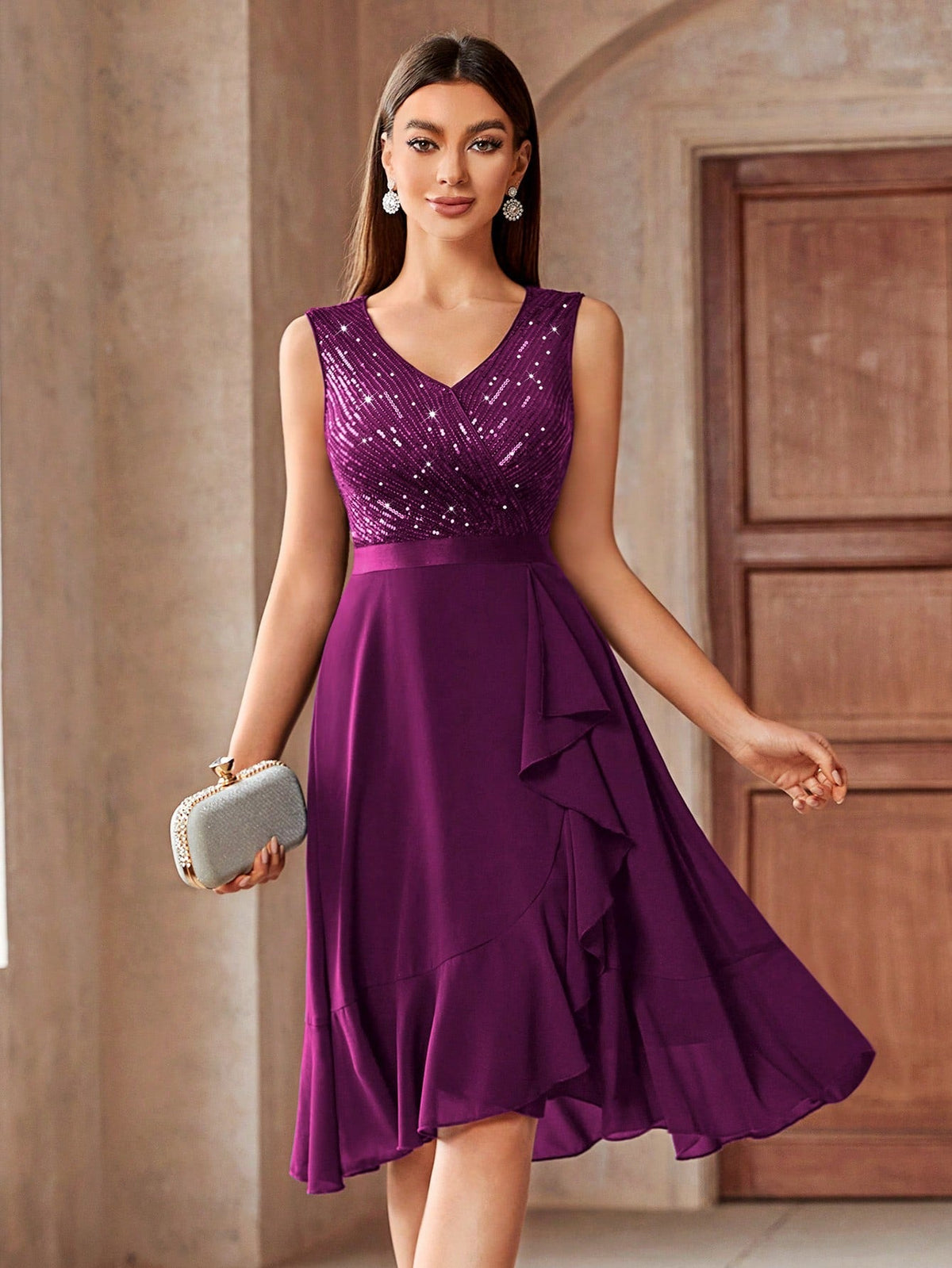 Vestito svasato da cocktail party in chiffon con inserti di paillettes e rifiniture a balze