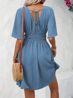 Abiti con cut out sulla vita manica a farfalla