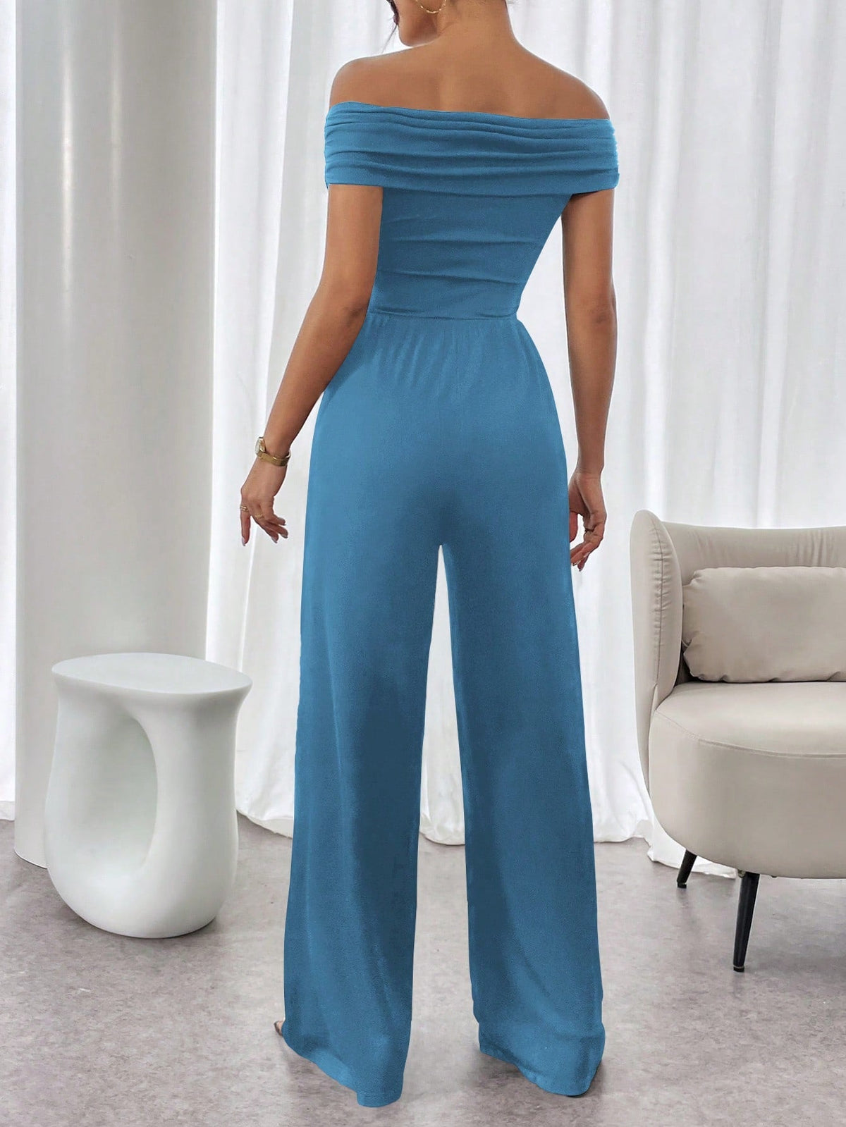 Tuta Elegante Casual A Gamba Ampia Con Pieghe A Spalle Scoperte E In Colore Tinta Unita