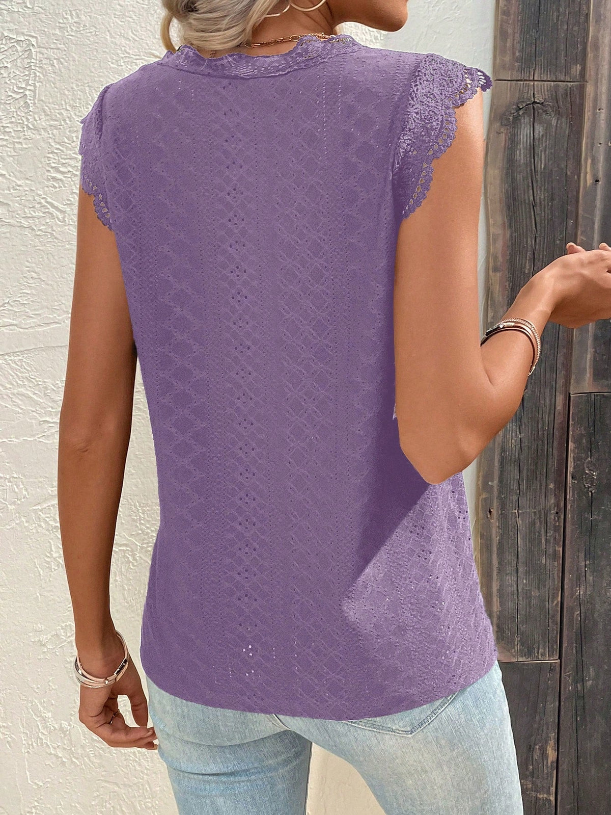 Maglietta pizzo a contrasto con orlo smerlato schiffy