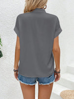 Camicia A Maniche A Pipistrello Con Colletto A Spacchi E Colore Unito