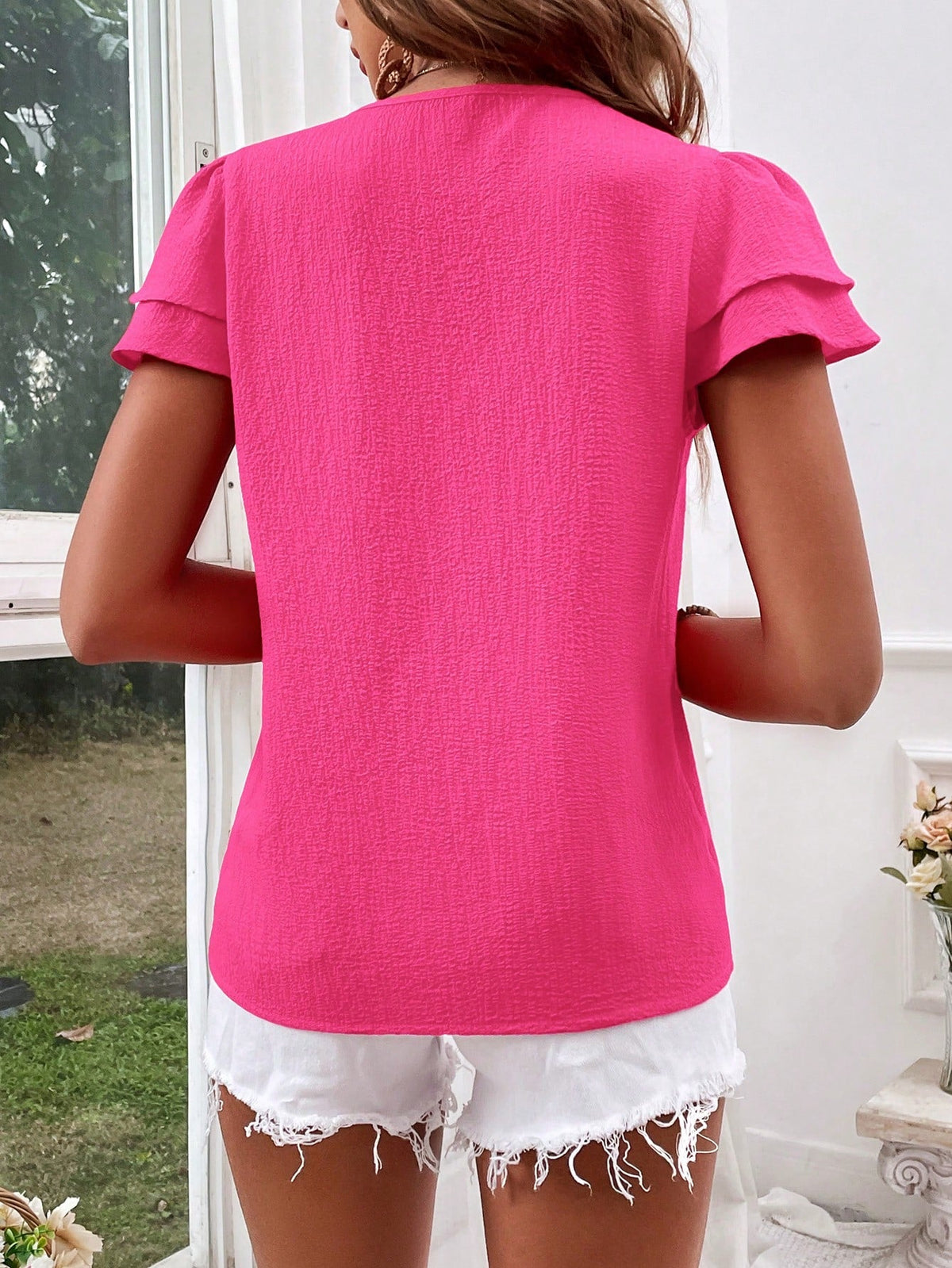 Camicia estiva da donna a maniche corte con bottoni frontali e scollo a V