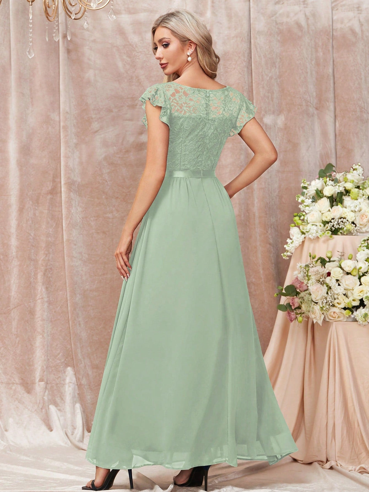 Abito da sera lungo elegante con scollo a V di pizzo, maniche a volant a balze