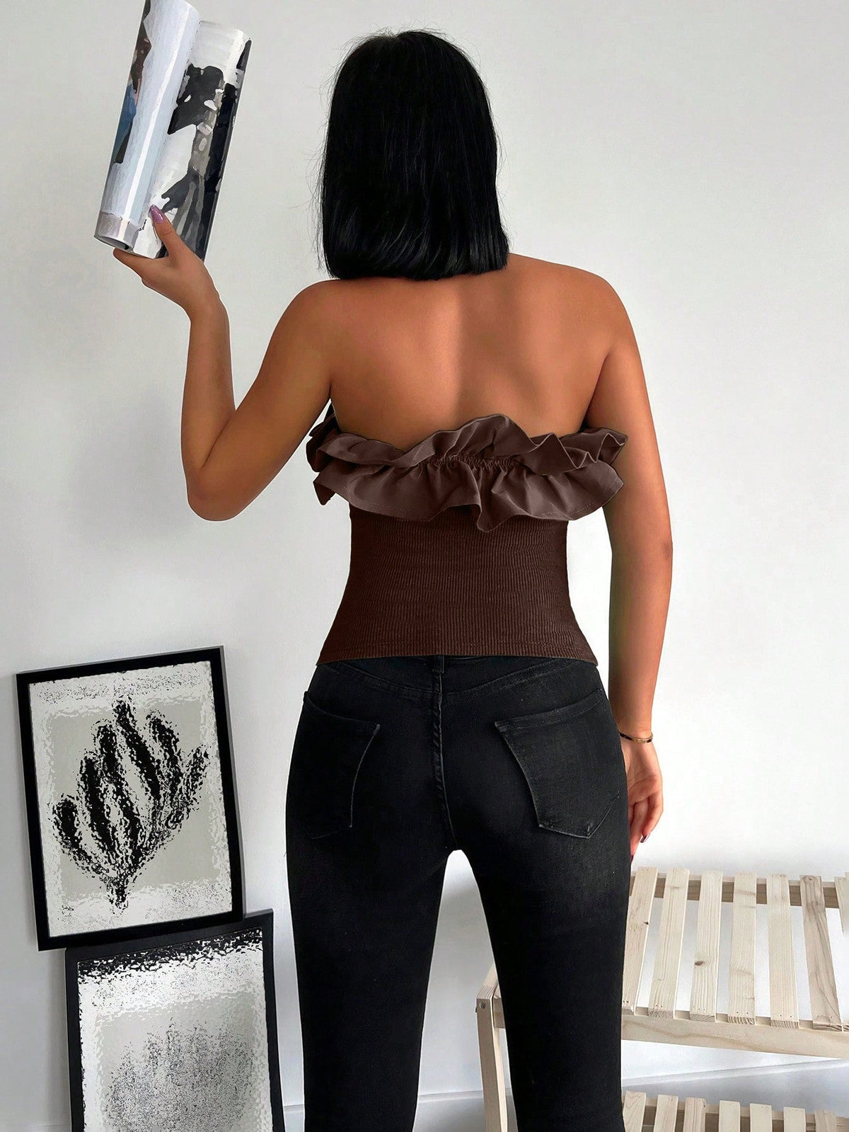 Maglia donna a tinta unita dallo stile minimalista con bordo arricciato