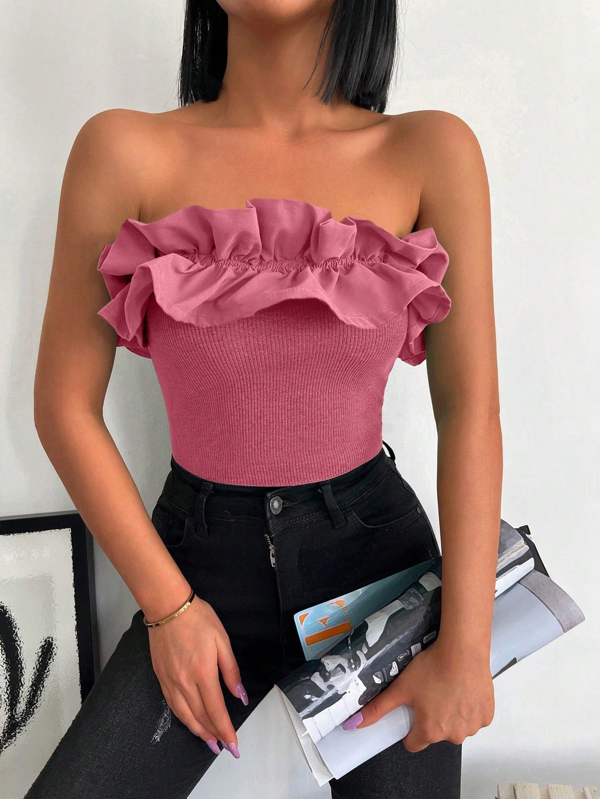 Maglia donna a tinta unita dallo stile minimalista con bordo arricciato