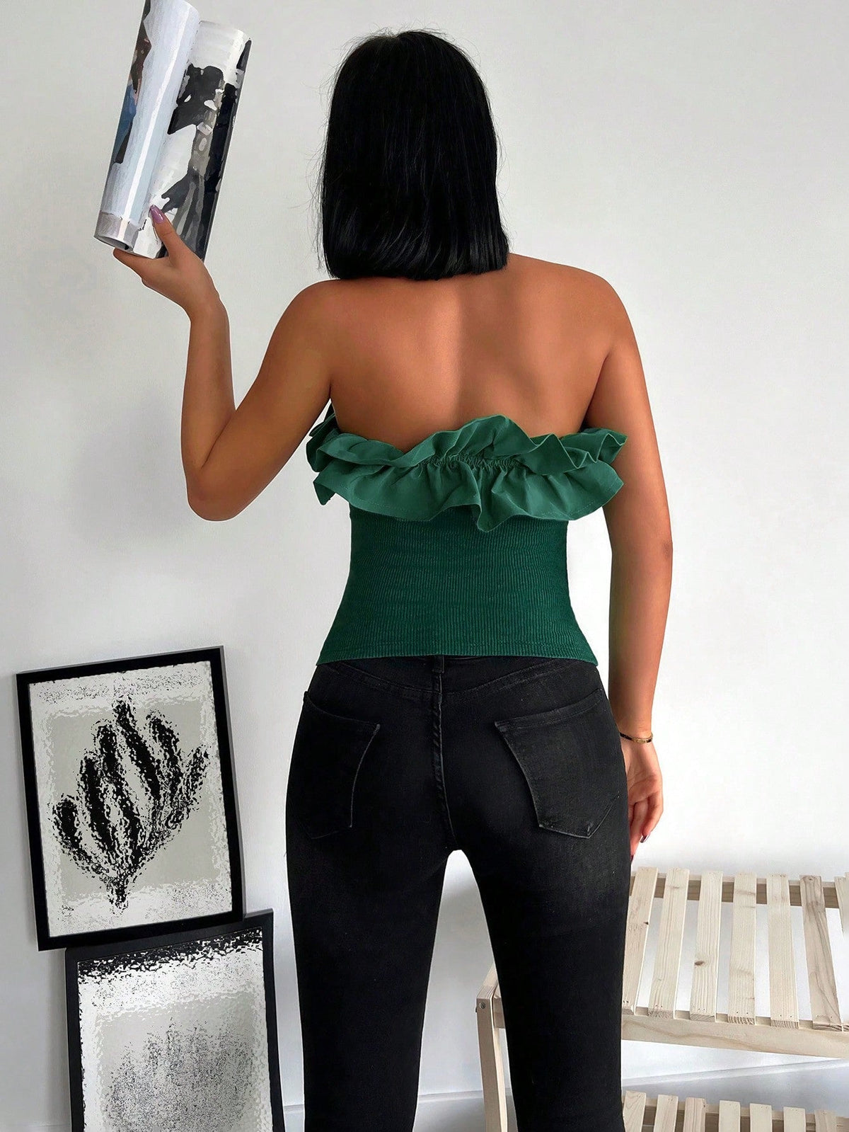 Maglia donna a tinta unita dallo stile minimalista con bordo arricciato