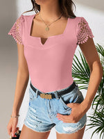 Maglietta pizzo guipure a contrasto collo a cuore