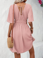 Abiti con cut out sulla vita manica a farfalla