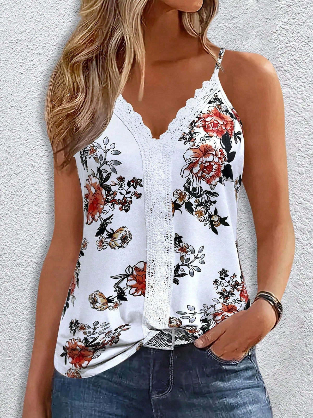 Top in a cammeo in pizzo a spacco con stampa floreale per tempo libero e vacanze