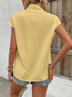 Camicia da donna a manica corta con colletto alla mandarina e bottoni diagonali per l"estate