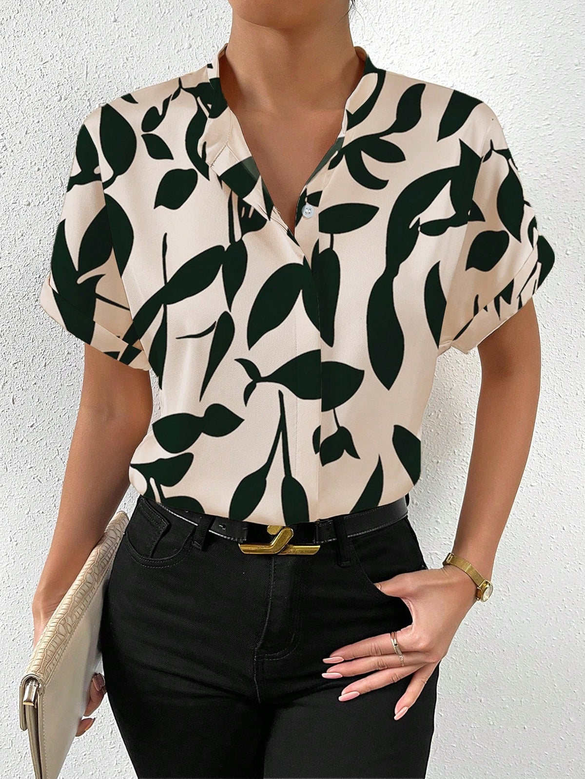 Camicia a maniche corte tinta unita con colletto alla coreana e chiusura frontale con bottoni per abbigliamento casual