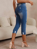 Pantaloni capri denim skinny strappati da donna