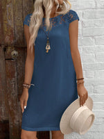 Abito casual estivo in cotone con patchwork in pizzo, colore solido bianco, vestito aderente per donne