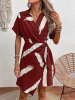 Abito incrociato con stampa pennellate con manica a pipistrello nodo laterale