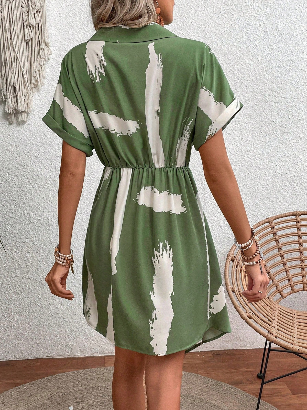 Abito incrociato con stampa pennellate con manica a pipistrello nodo laterale