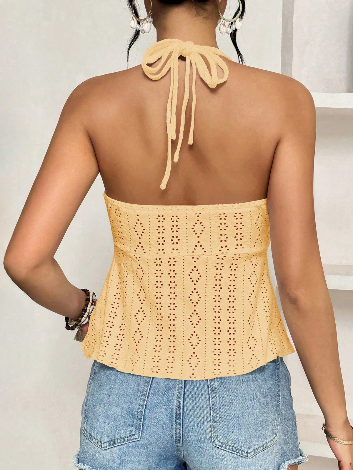 Top Halter Con Ricami A Maglia Vuoti Di Colore Solido