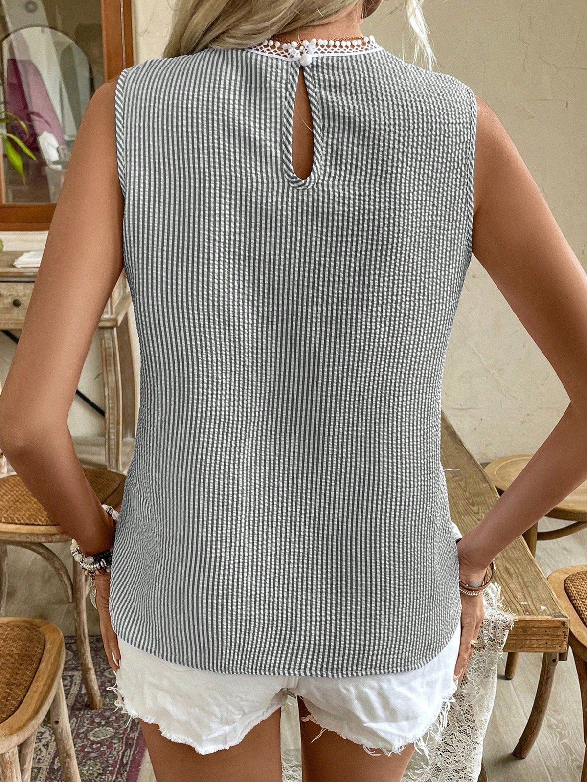 Blusa senza maniche a collo tondo in pizzo a righe patchwork