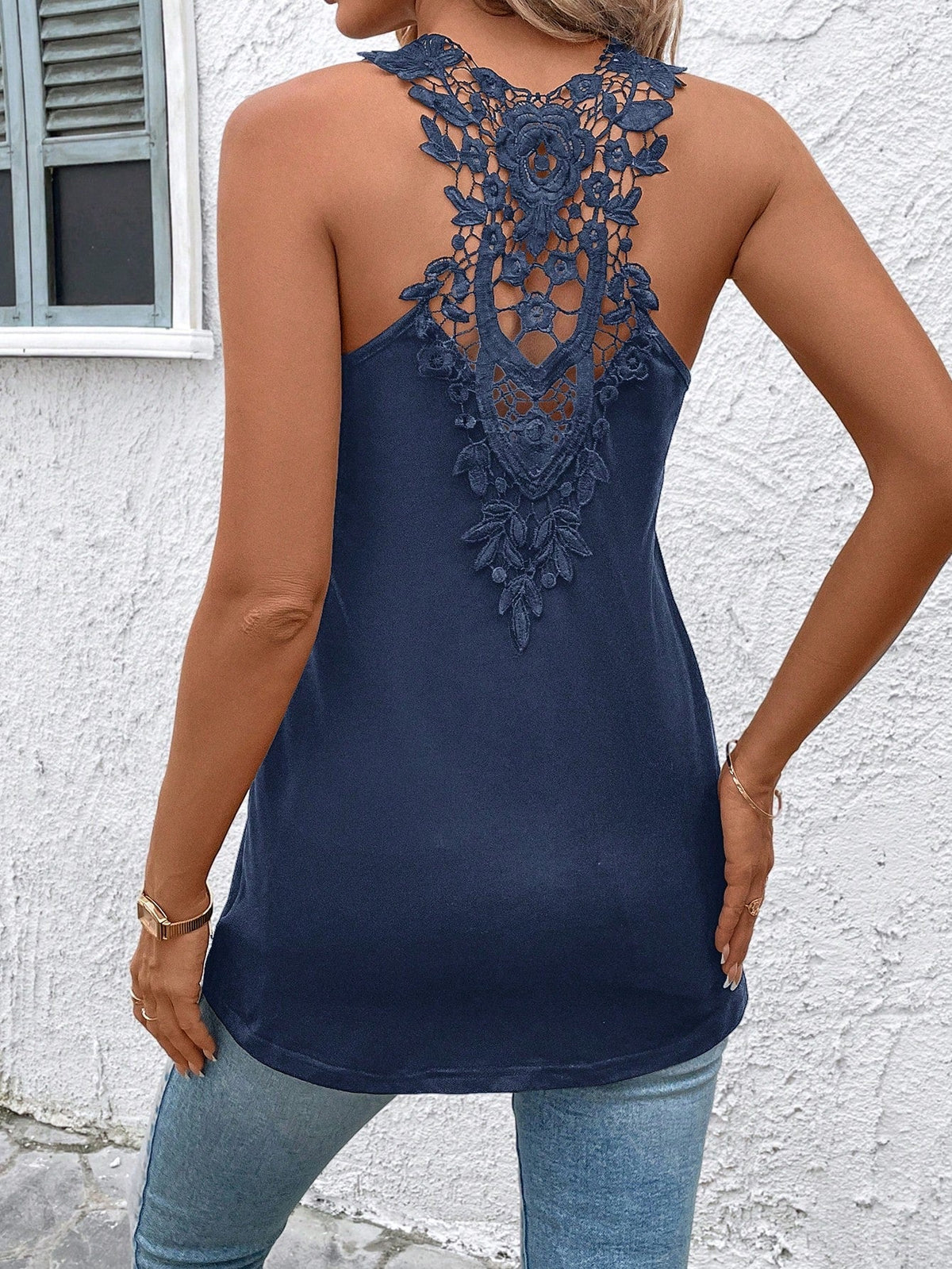 canotta estivo con lace sulla schiena per festival musicali