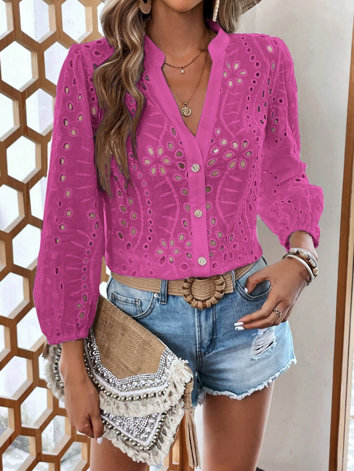 Camicia a maniche a lanterna con maniche a manica colorata e incavo ricamato per vacanze e tempo libero