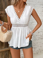 Donna maglietta a maniche corte con scollo a V in colore tinta unita, perfetta per outfit vacanzieri in primavera ed estate