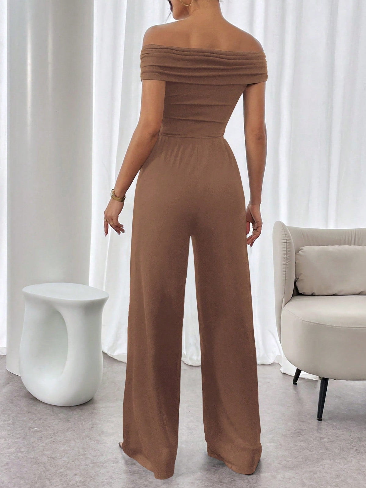 Tuta Elegante Casual A Gamba Ampia Con Pieghe A Spalle Scoperte E In Colore Tinta Unita