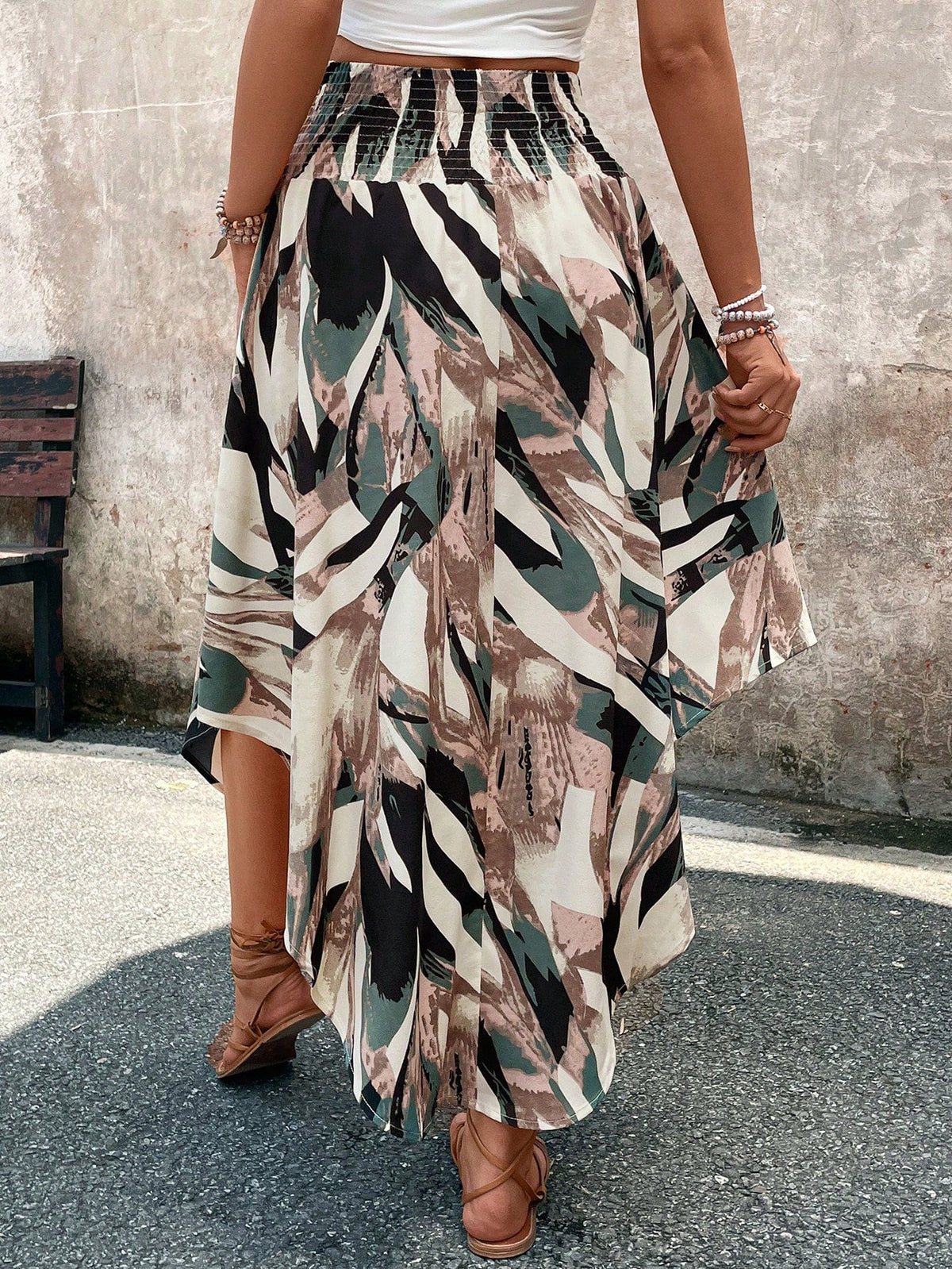 Abito a scacchi con nodo frontale e orlo asimmetrico