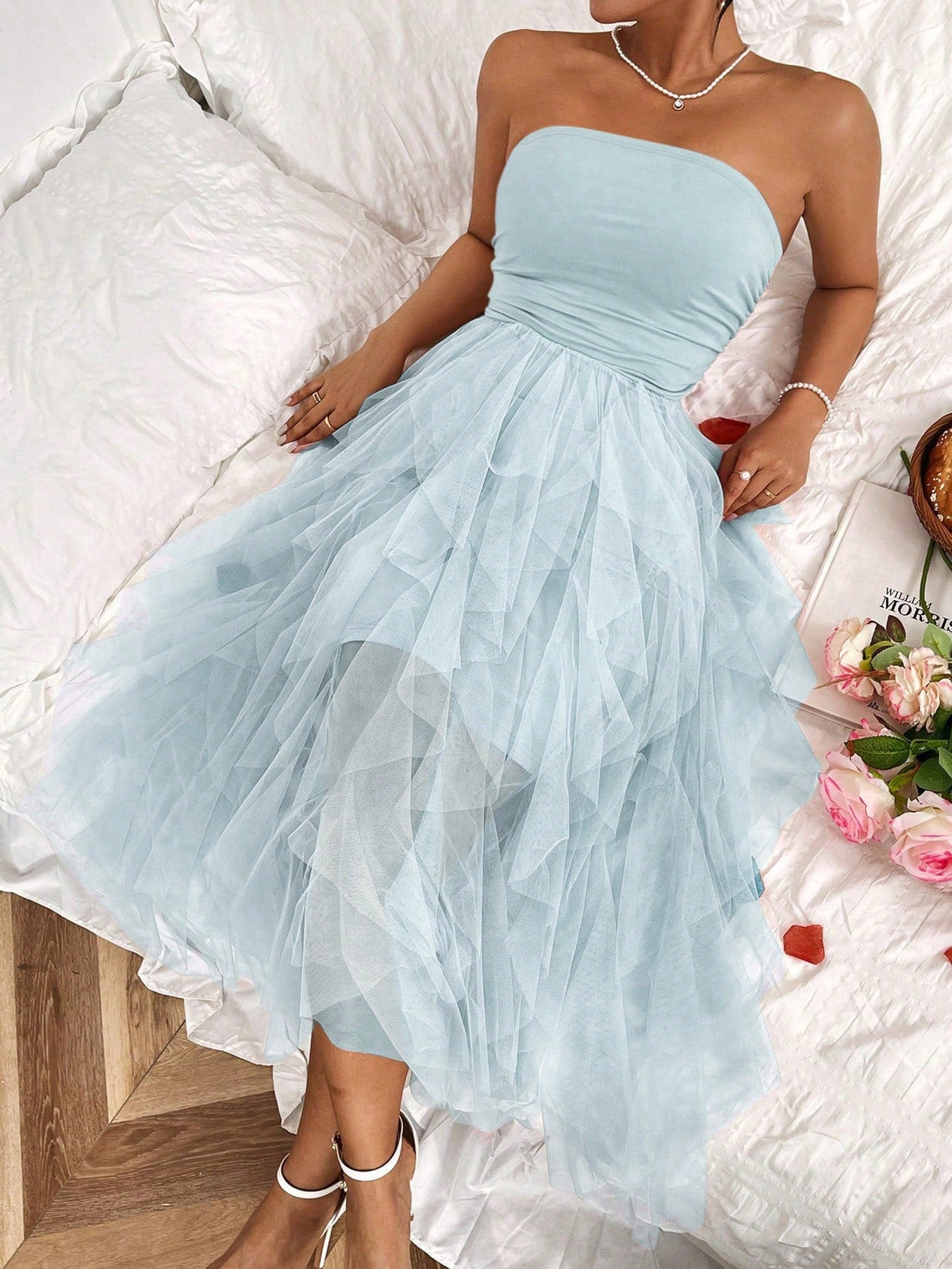 Abito Senza Spalline Con Pieghe E Patchwork In Rete E Tinta Unita