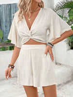 Top Con Maniche A Farfalla E Nodo Frontale, E Shorts