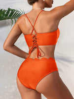 Set bikini solido con orlo a scallop per donne adatto alle vacanze estive in spiaggia