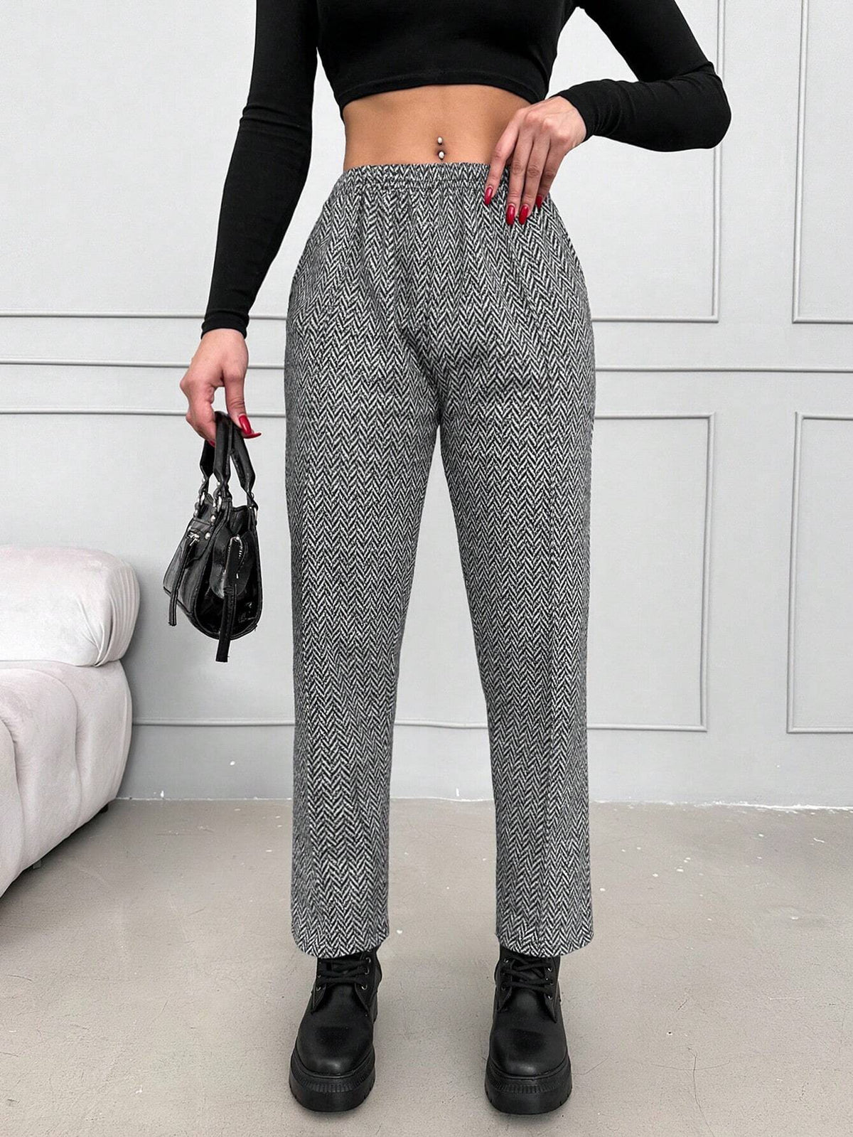 Pantaloni con elastico in vita e tasche inclinate