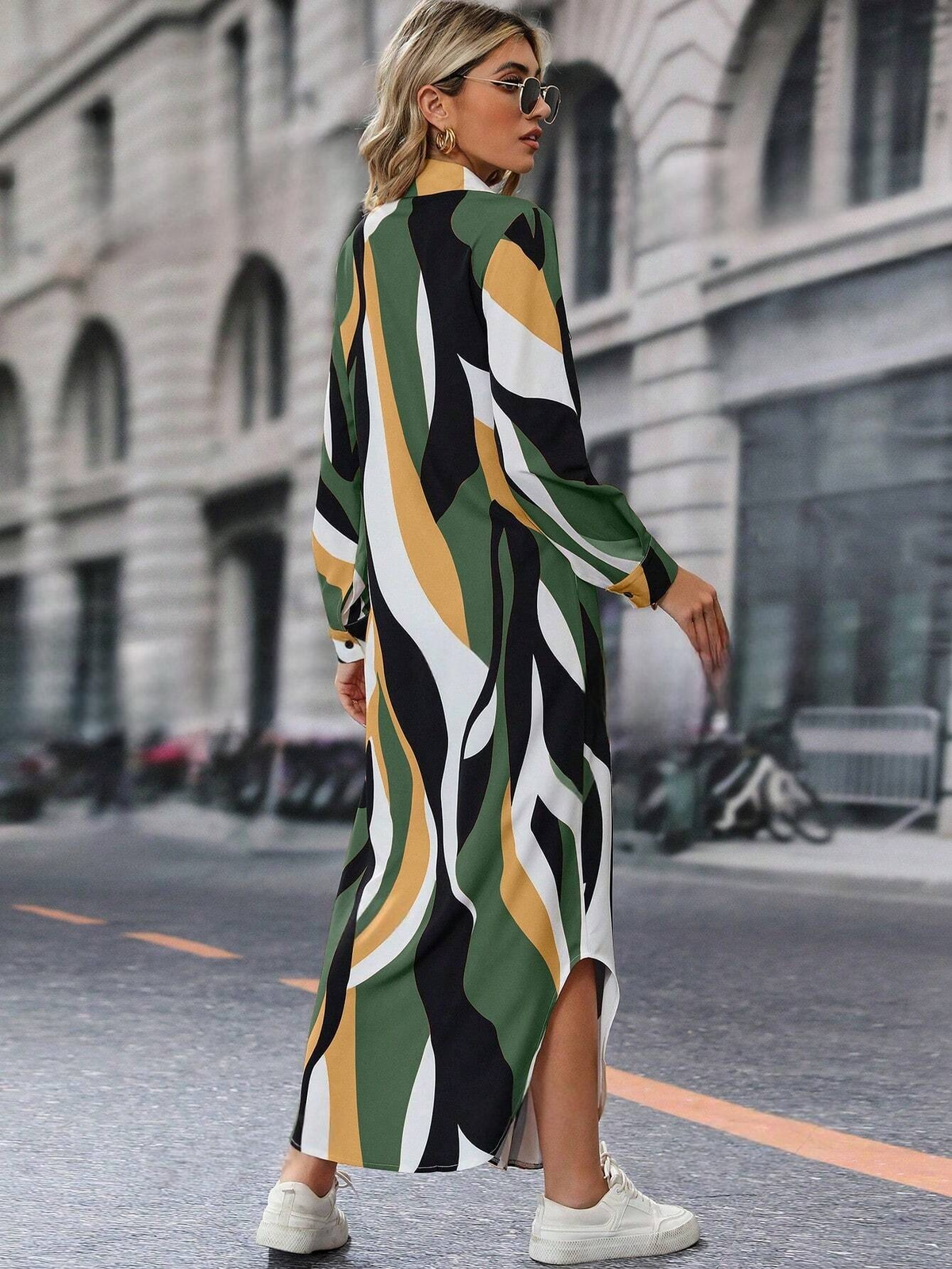 Abito chemisier stampato all over con bottone frontale