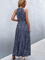 Abito con capestro e cintura e stampata dappertutto