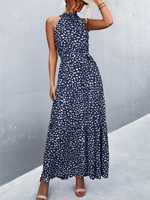 Abito con capestro e cintura e stampata dappertutto