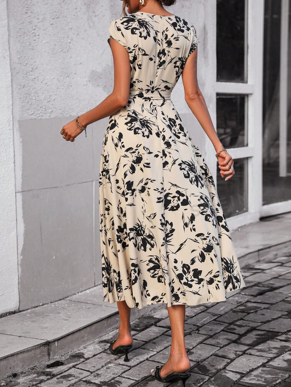Abito incrociato con stampa floreale nodo laterale