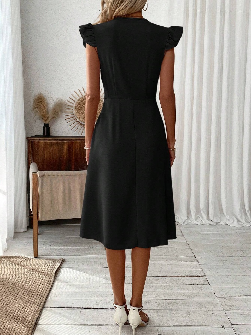 Abito Con Scollo A V, Ricamo Floreale, Bordo Arricciato E Pieghe