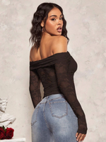 T-shirt Sexy Con Pizzo Trasparente Abbinato A Una Manica Lunga E Una Spalla Scoperta