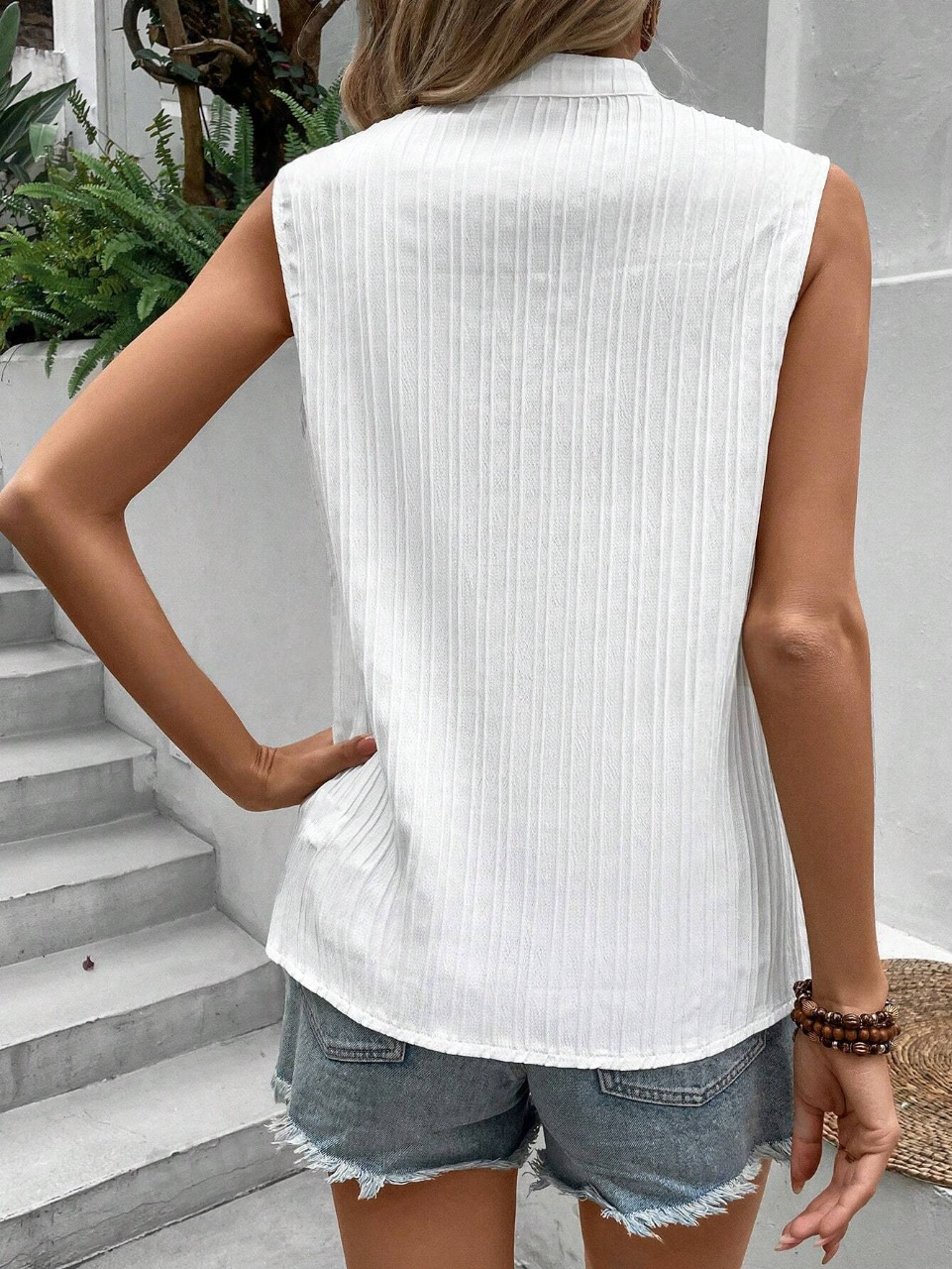 Blusa Senza Maniche Con Collo A Incavo Arricciato E Inserto Di Pizzo