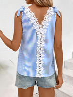 Camicetta smanicata da donna con stampa a righe e nodo sulla scollatura a V e bordo di pizzo per l'estate