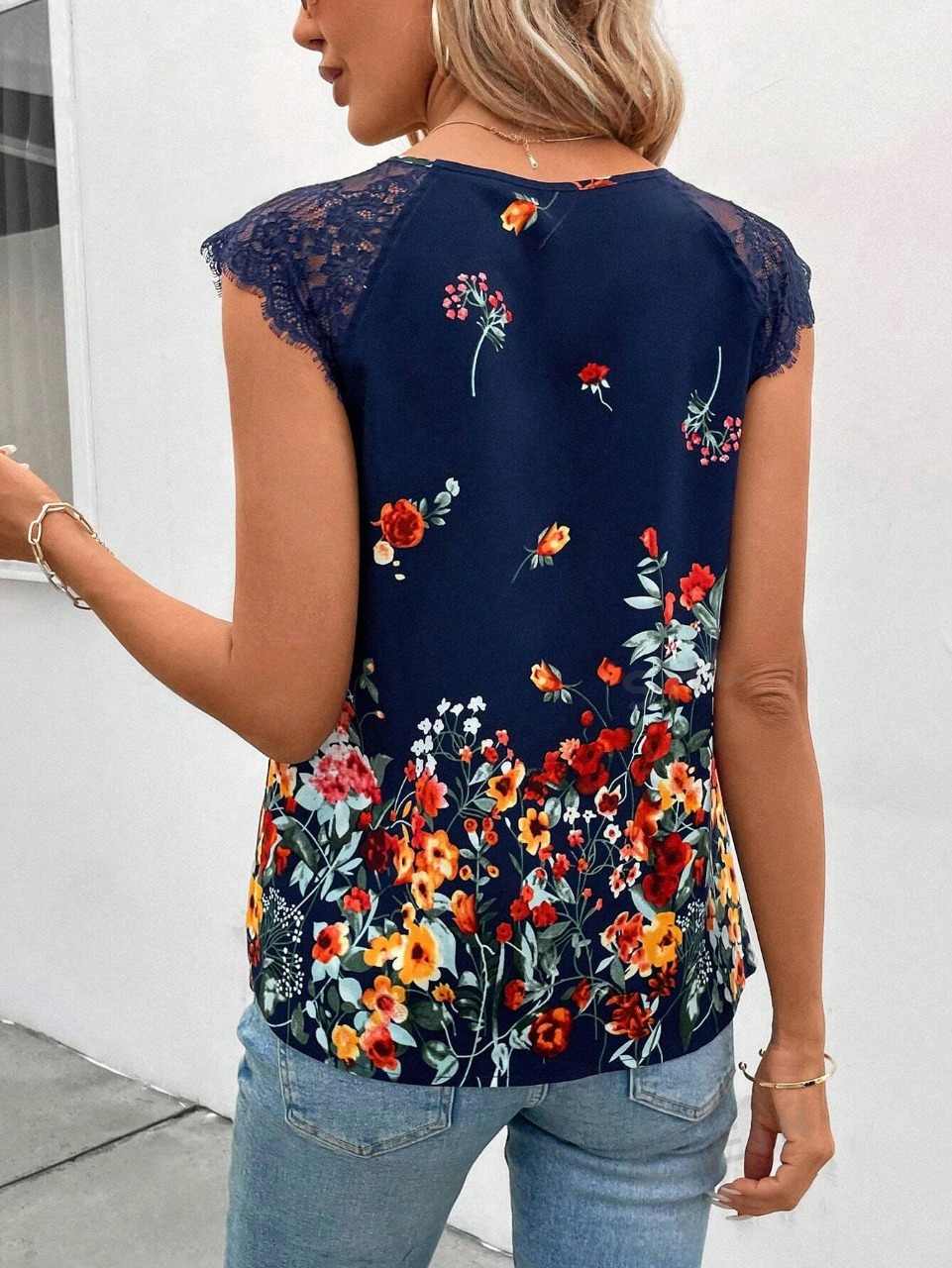 Blusa Da Donna Con Elegante Inserto Di Pizzo E Motivo Floreale