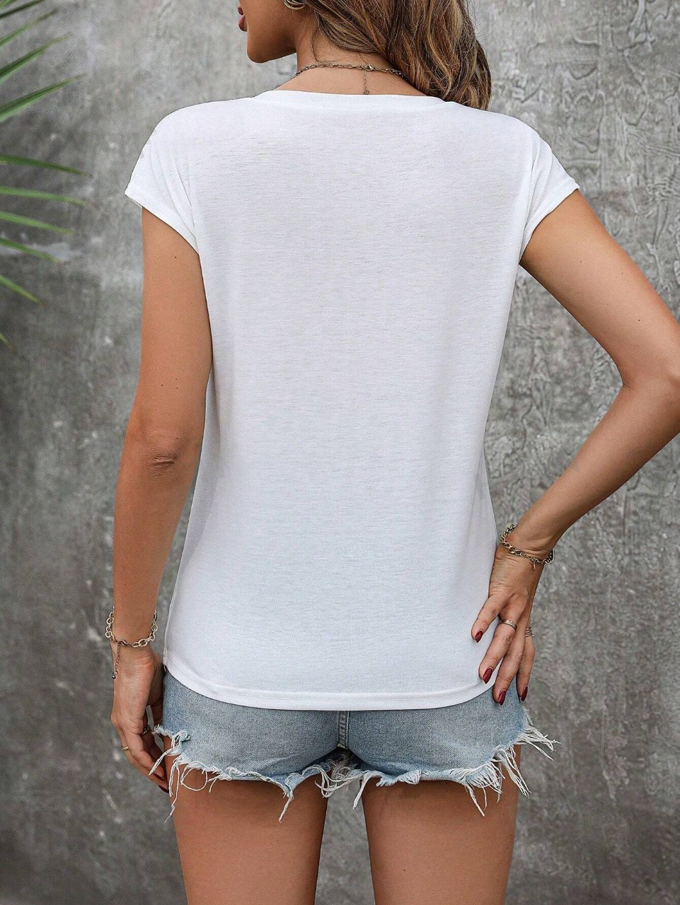 Maglietta bianca stampata darte libellula con scollatura a V E design a goccia per ragazze