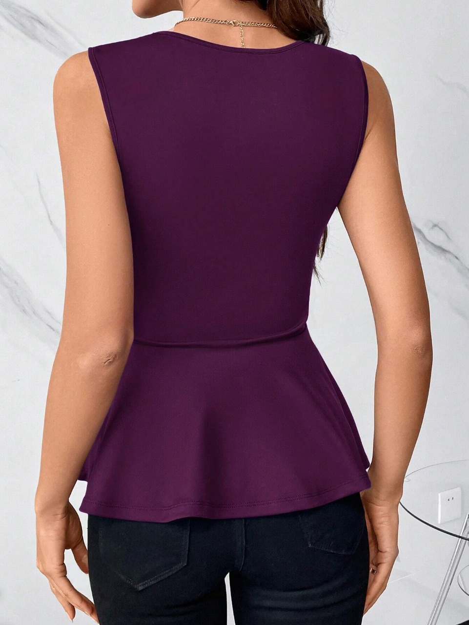 Canotta senza maniche con volant per le donne