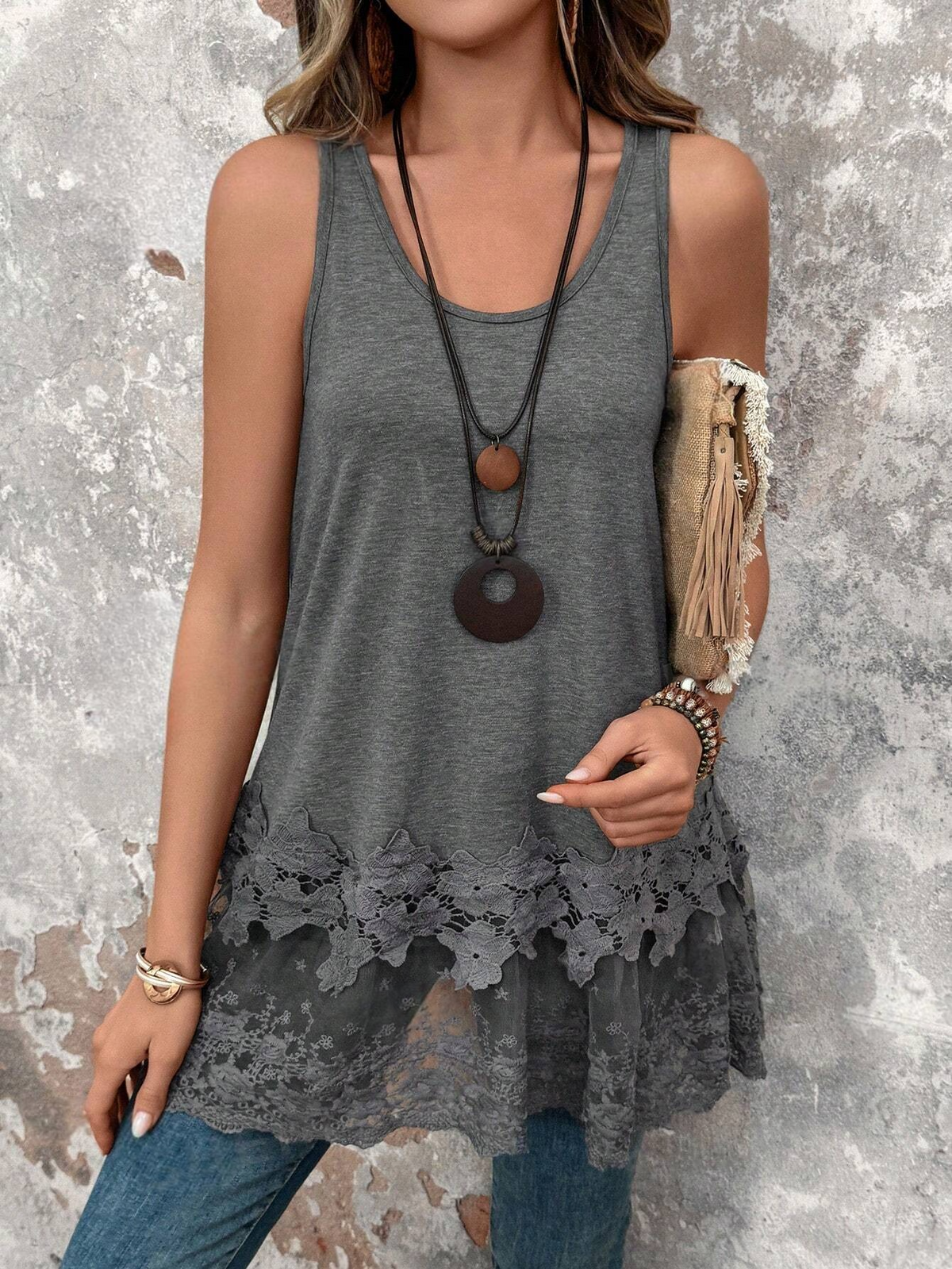 Maglietta lunga a canotta in pizzo a contrasto